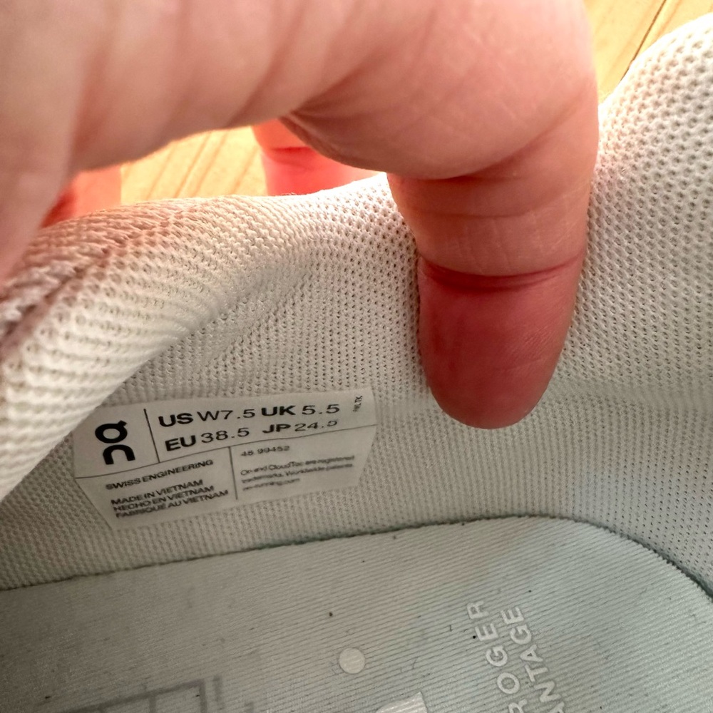 On The Roger Advantage Shoe - Picture 8 of 10